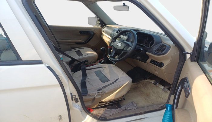 2016 Mahindra TUV300 T6 PLUS, Diesel, Manual, 1,69,285 km, interior