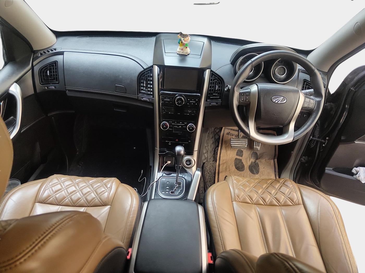 2019 Mahindra XUV500 W11 (O) AT, Diesel, Automatic, 50,498 km, interior