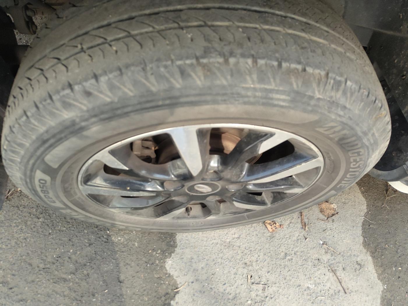 2019 Mahindra XUV500 W11 (O) AT, Diesel, Automatic, 50,498 km, tyre
