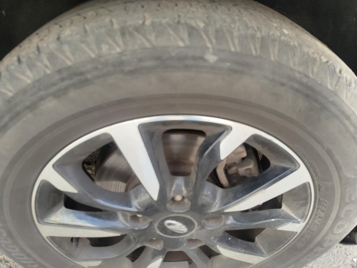 2019 Mahindra XUV500 W11 (O) AT, Diesel, Automatic, 50,498 km, tyre