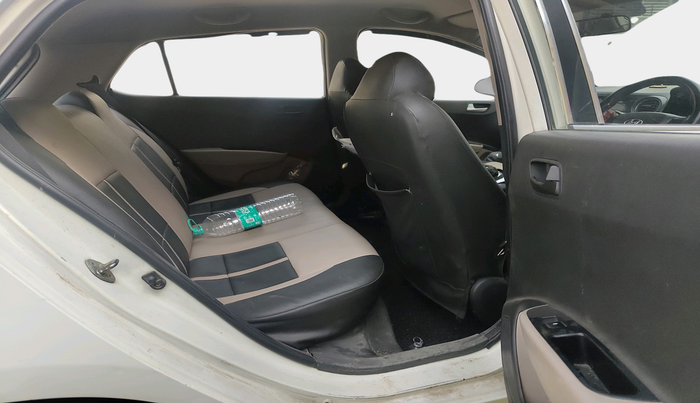 2013 Hyundai Grand i10 MAGNA 1.1 CRDI, Diesel, Manual, 1,27,609 km, interior