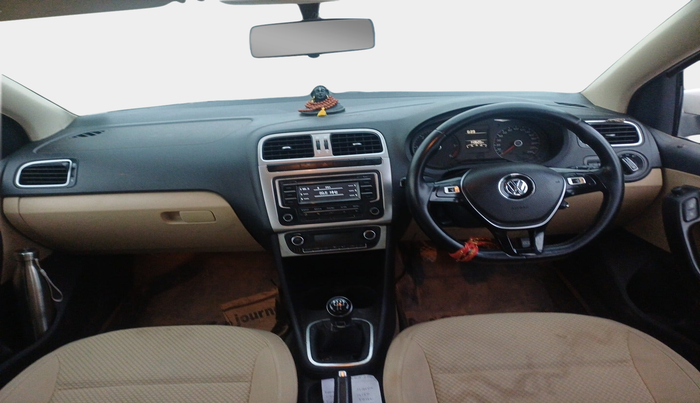 2014 Volkswagen Polo HIGHLINE1.5L, Diesel, Manual, 1,43,620 km, interior