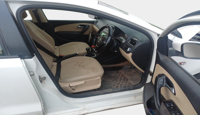 2014 Volkswagen Polo HIGHLINE1.5L, Diesel, Manual, 1,43,620 km, interior