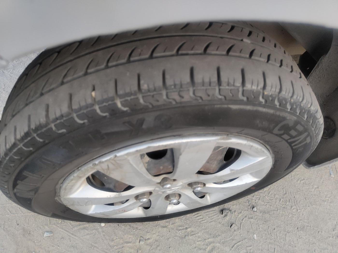 2012 Hyundai Eon SPORTZ, Petrol, Manual, 96,189 km, tyre