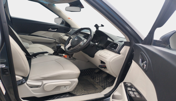 2023 Mahindra XUV300 W8 (O) 1.5 DIESEL, Diesel, Manual, 38,182 km, interior