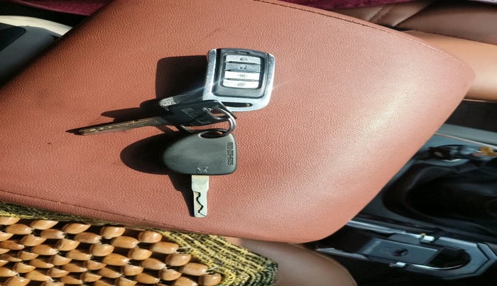 2017 Mahindra Scorpio S4 PLUS 1.99 INTELLI-HYBRID, Diesel, Manual, 75,285 km, interior