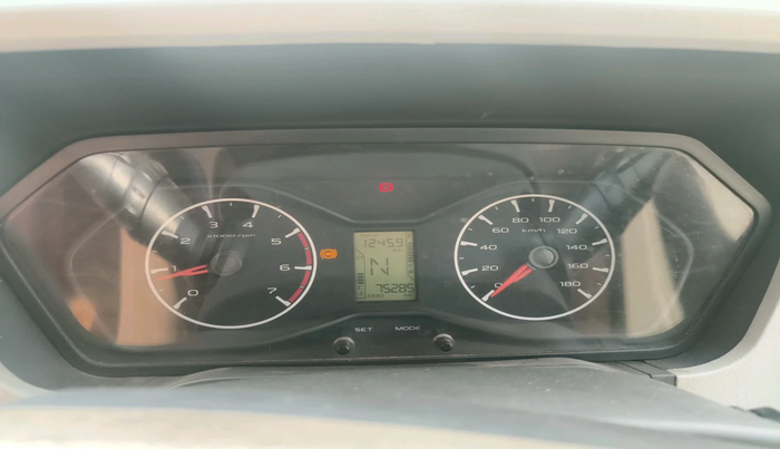 2017 Mahindra Scorpio S4 PLUS 1.99 INTELLI-HYBRID, Diesel, Manual, 75,285 km, interior