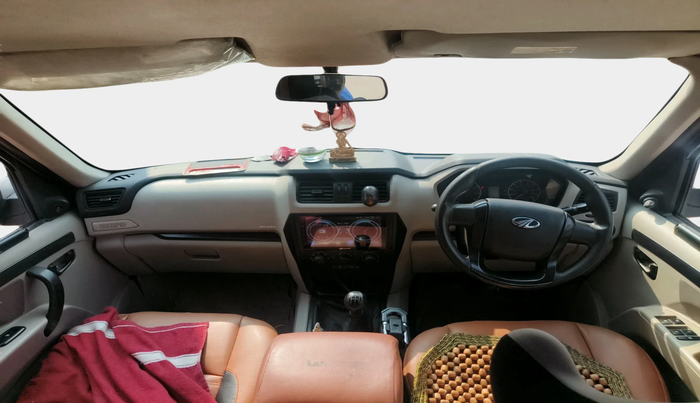 2017 Mahindra Scorpio S4 PLUS 1.99 INTELLI-HYBRID, Diesel, Manual, 75,285 km, interior