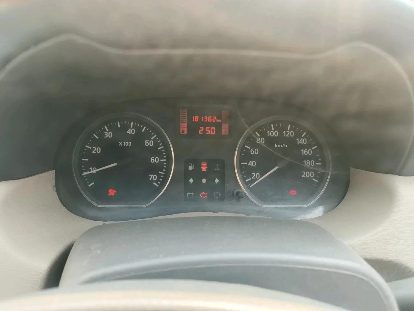 2015 Nissan Terrano XV D THP PREMIUM 110 PS, Diesel, Manual, 1,81,362 km, interior