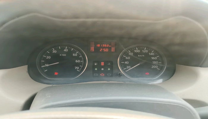 2015 Nissan Terrano XV D THP PREMIUM 110 PS, Diesel, Manual, 1,81,362 km, interior