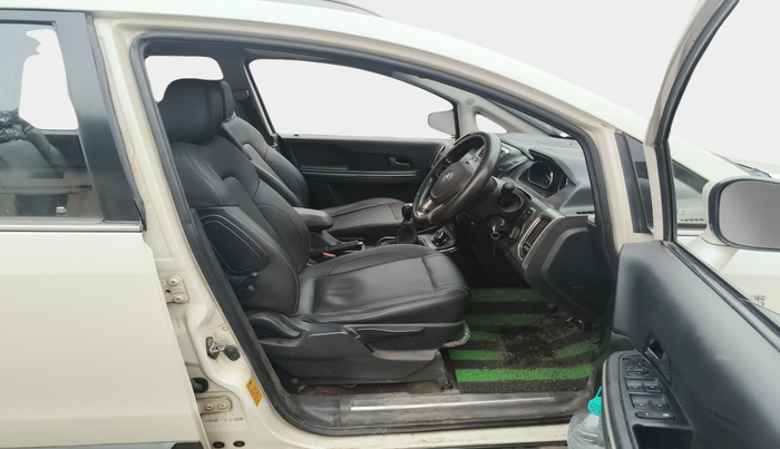 2017 Tata Hexa XT 4X2 7 STR, Diesel, Manual, 1,26,622 km, interior