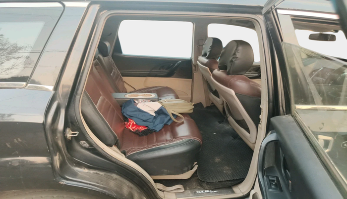 2016 Mahindra XUV500 W4 1.99, Diesel, Manual, 1,10,686 km, interior