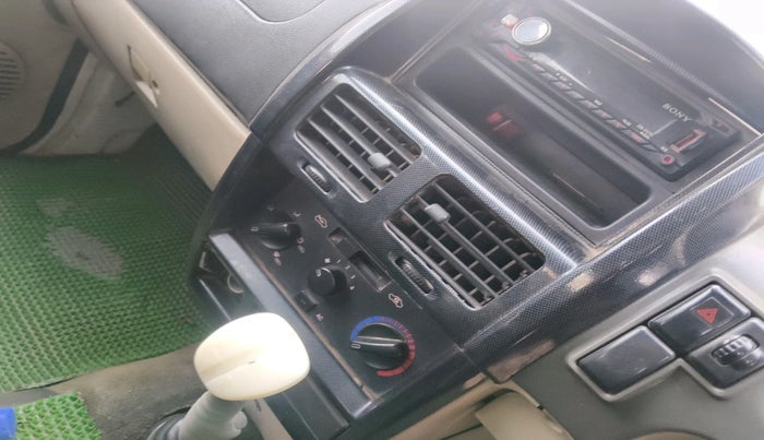 2012 Chevrolet Tavera NEO3 LS 7 C STR BS III, Diesel, Manual, 1,02,767 km, interior