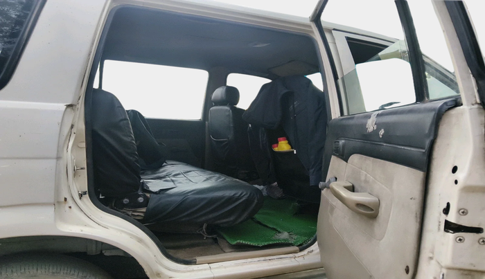 2012 Chevrolet Tavera NEO3 LS 7 C STR BS III, Diesel, Manual, 1,02,767 km, interior