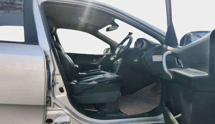 2014 Mahindra XUV500 W8, Diesel, Manual, 1,77,689 km, interior