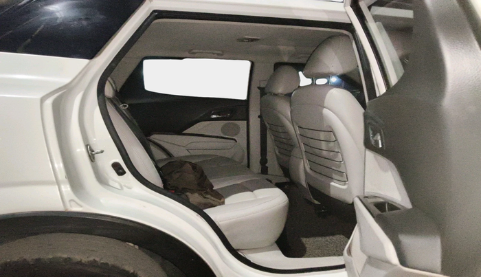 2019 Mahindra XUV300 W8 (O) 1.5 DIESEL AMT, Diesel, Automatic, 94,535 km, interior