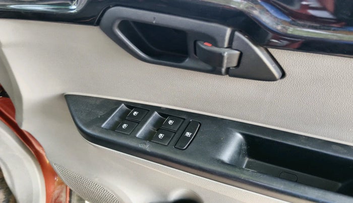 2016 Mahindra Kuv100 K6 6 STR, Petrol, Manual, 25,785 km, interior