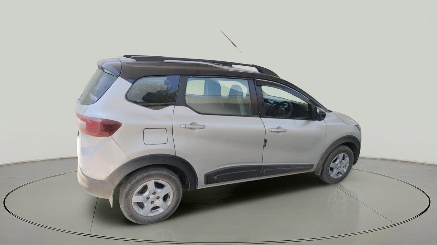 2022 Renault TRIBER RXT, Petrol, Manual, 1,05,463 km, exterior