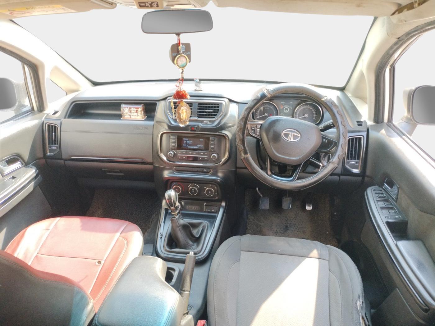 2018 Tata Hexa XE 4X2 7 STR, Diesel, Manual, 1,49,218 km, interior