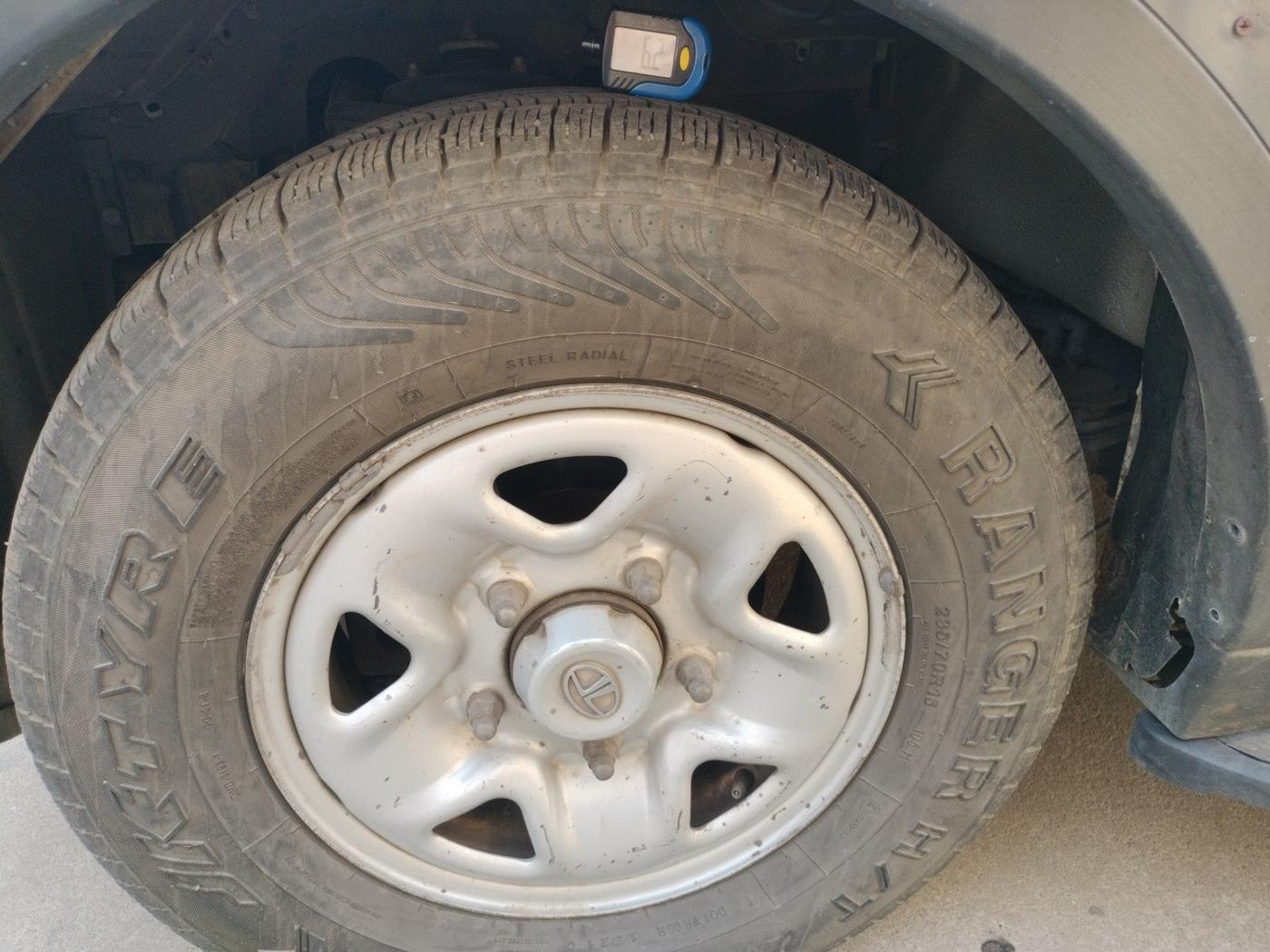 2018 Tata Hexa XE 4X2 7 STR, Diesel, Manual, 1,49,218 km, tyre