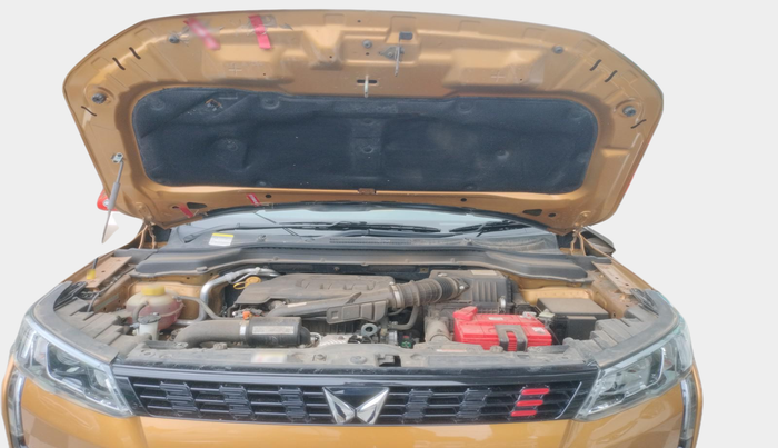 2022 Mahindra XUV300 W8 1.2 PETROL, Petrol, Manual, 25,790 km, exterior
