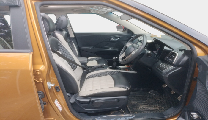 2022 Mahindra XUV300 W8 1.2 PETROL, Petrol, Manual, 25,790 km, interior