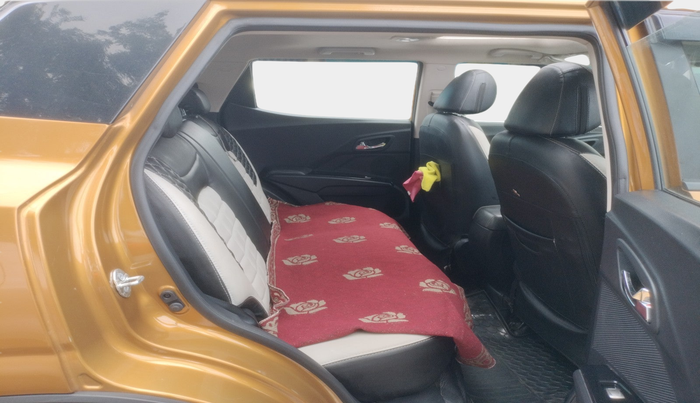 2022 Mahindra XUV300 W8 1.2 PETROL, Petrol, Manual, 25,790 km, interior