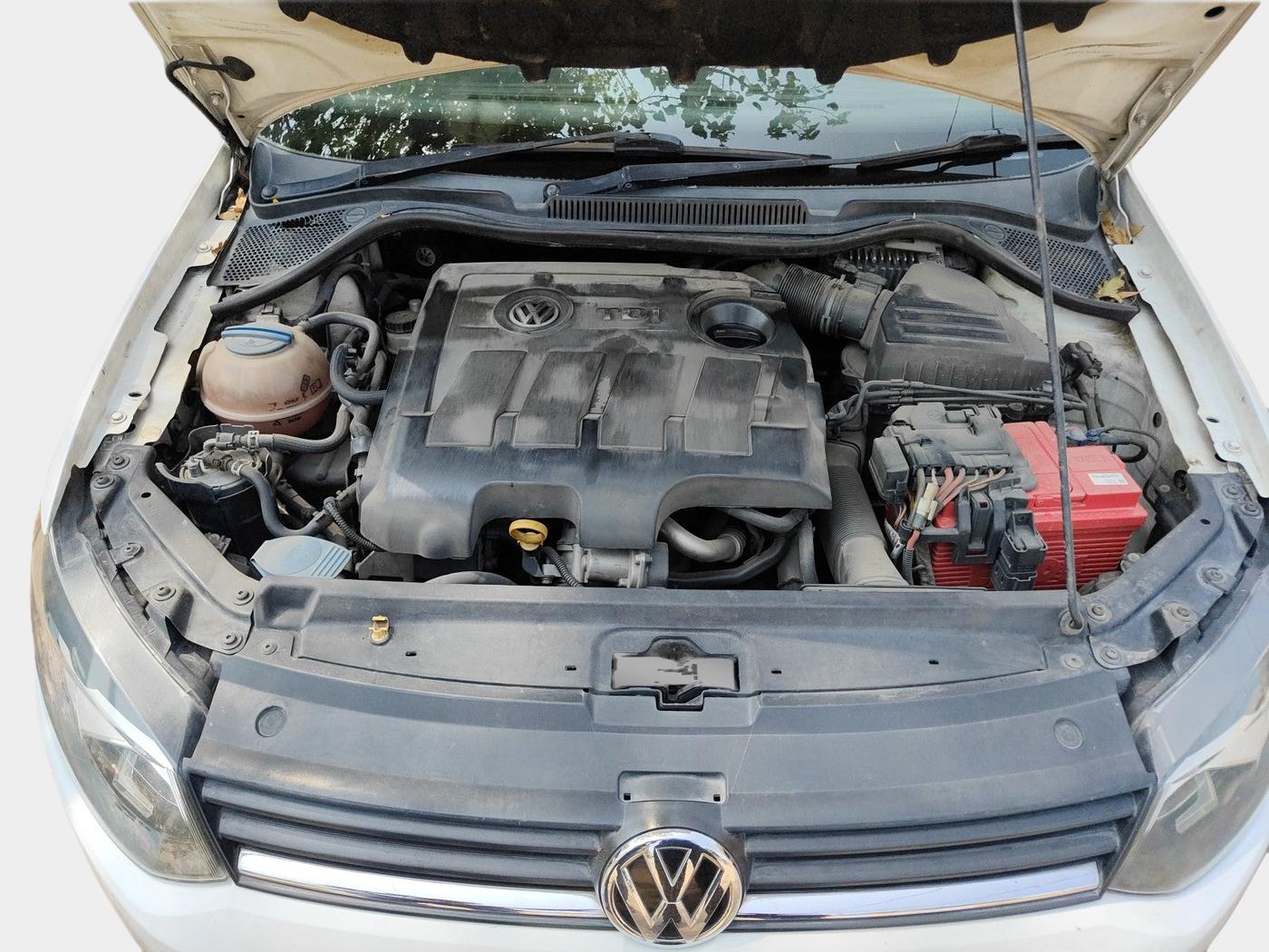 2015 Volkswagen Polo HIGHLINE1.5L, Diesel, Manual, 1,66,584 km, exterior