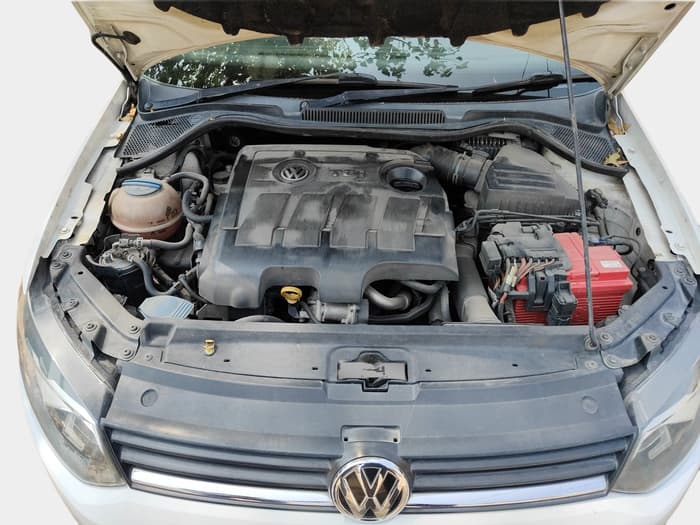 2015 Volkswagen Polo HIGHLINE1.5L, Diesel, Manual, 1,66,584 km, exterior
