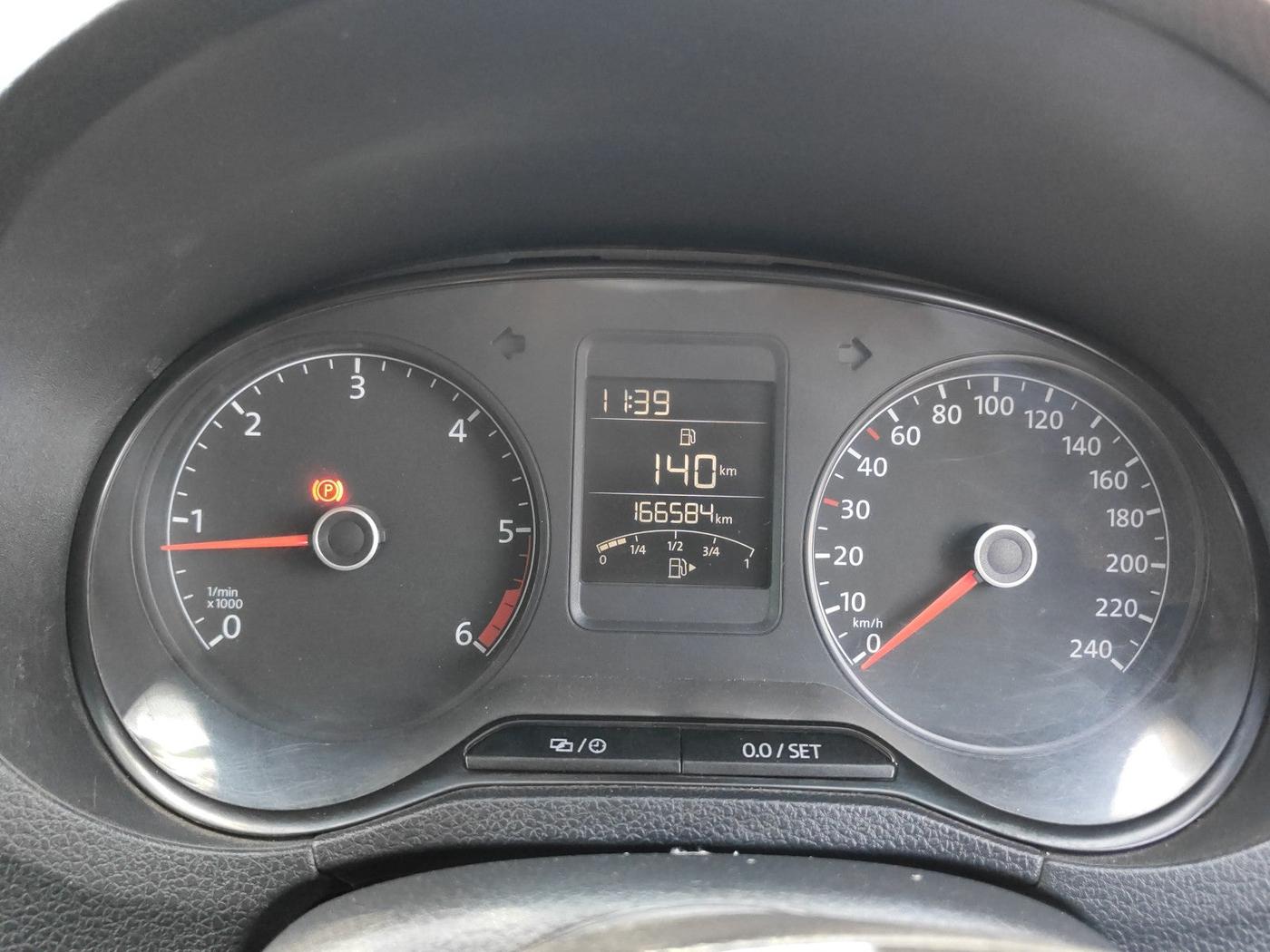 2015 Volkswagen Polo HIGHLINE1.5L, Diesel, Manual, 1,66,584 km, interior