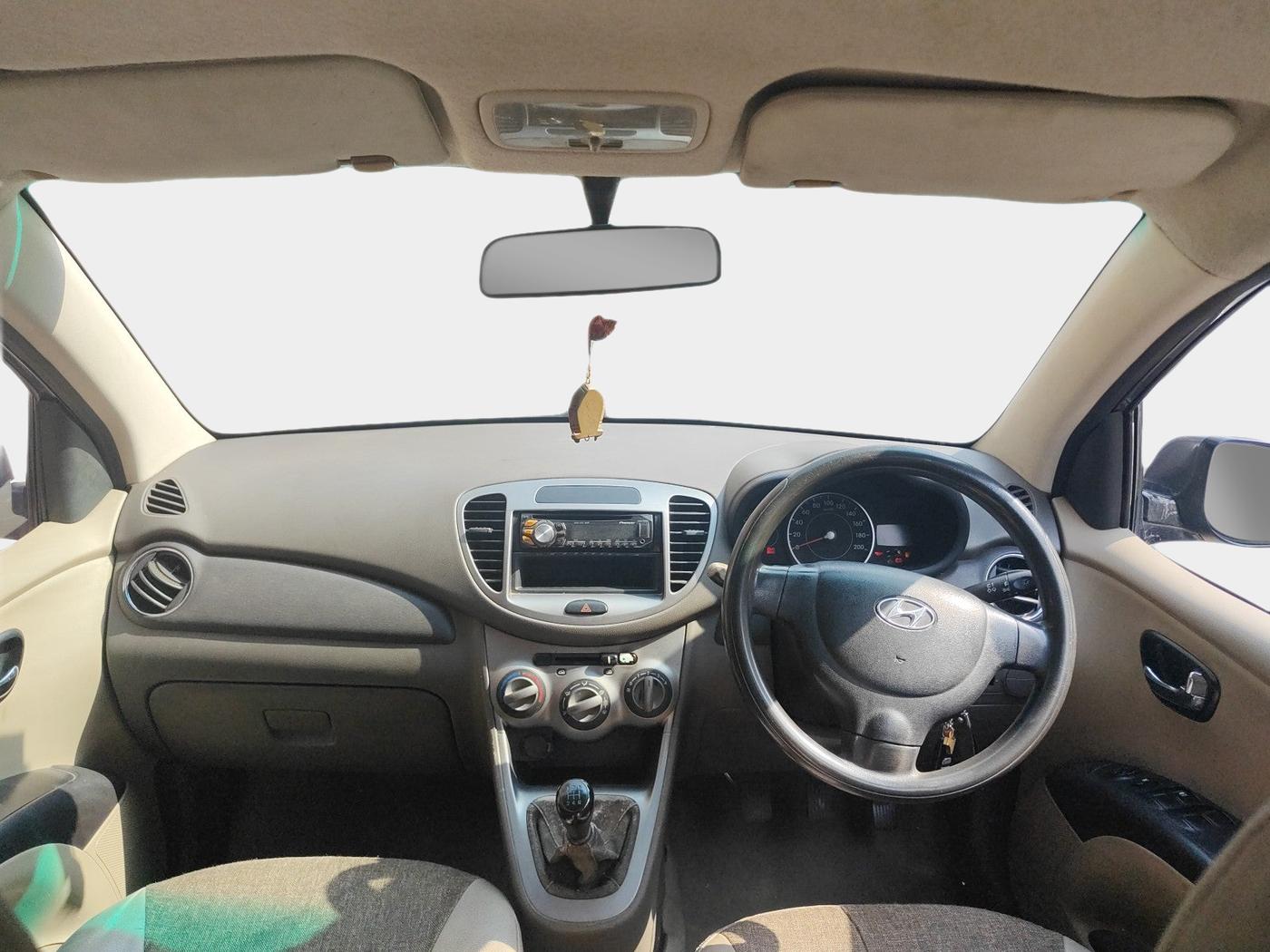 2011 Hyundai i10 MAGNA 1.2, Petrol, Manual, 1,83,539 km, interior