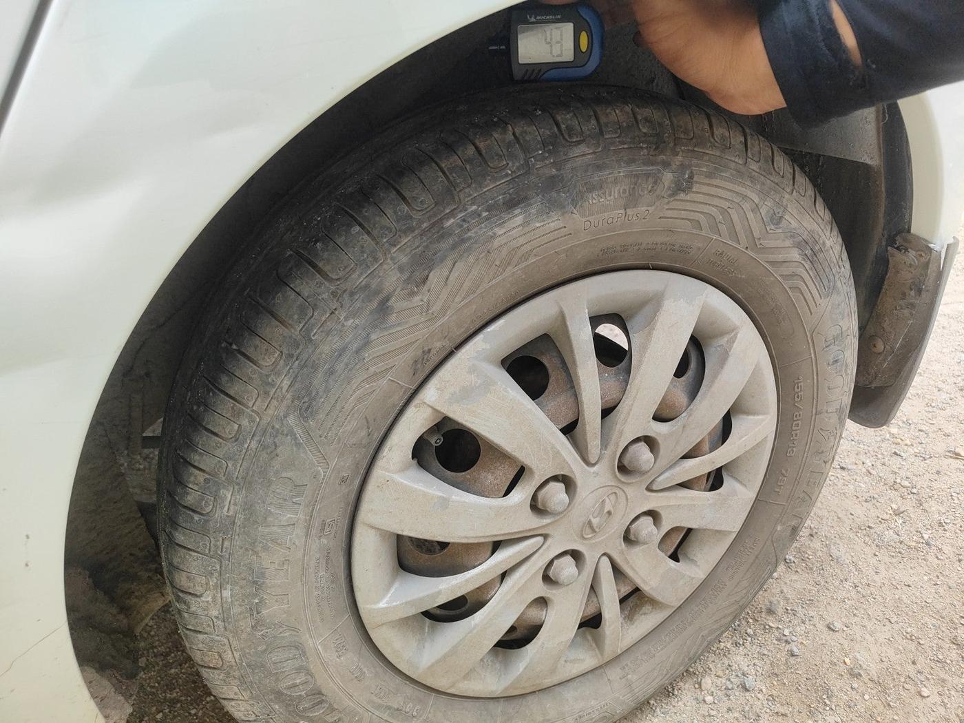 2013 Hyundai i10 SPORTZ 1.2 AT, Petrol, Automatic, 68,192 km, tyre