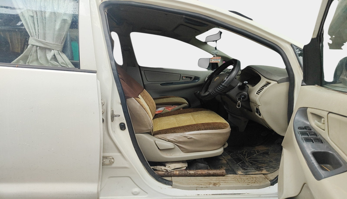 2014 Toyota Innova 2.5 G2 7STR, Diesel, Manual, 2,29,534 km, interior