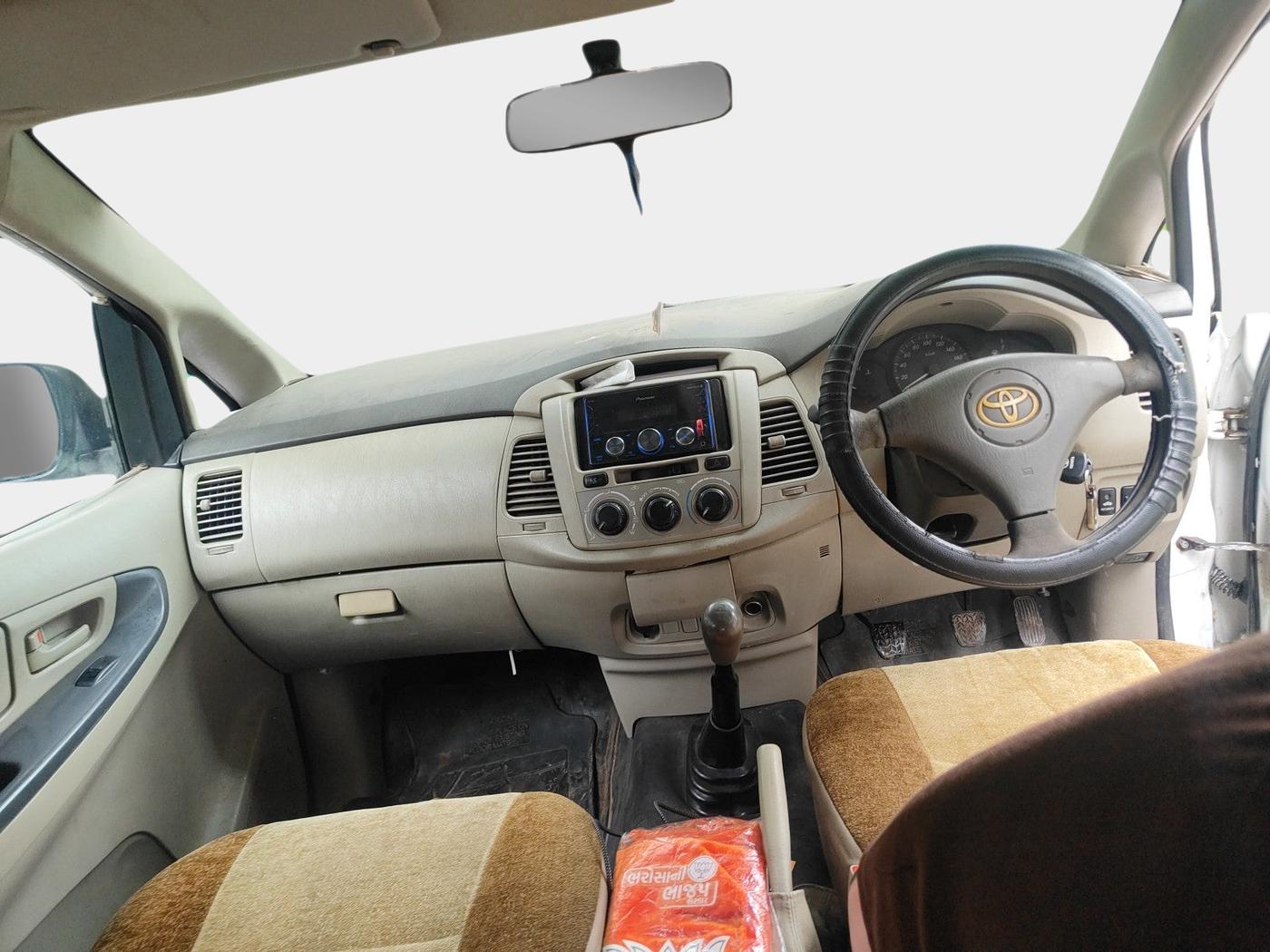2014 Toyota Innova 2.5 G2 7STR, Diesel, Manual, 2,29,534 km, interior