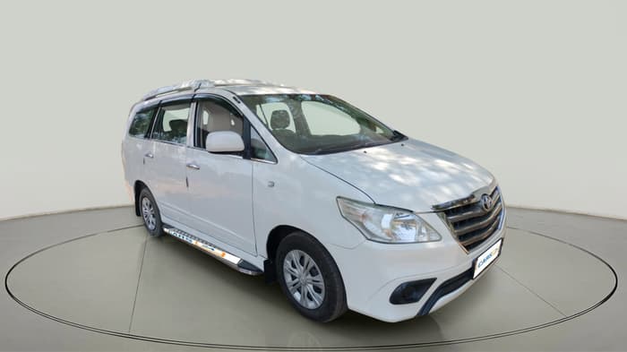 2015 Toyota Innova 2.5 GX 7 STR, Diesel, Manual, 79,210 km, exterior