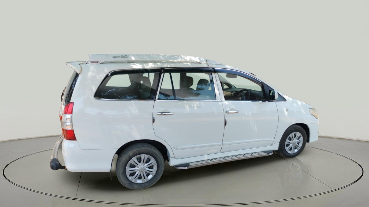 2015 Toyota Innova 2.5 GX 7 STR, Diesel, Manual, 79,210 km, exterior