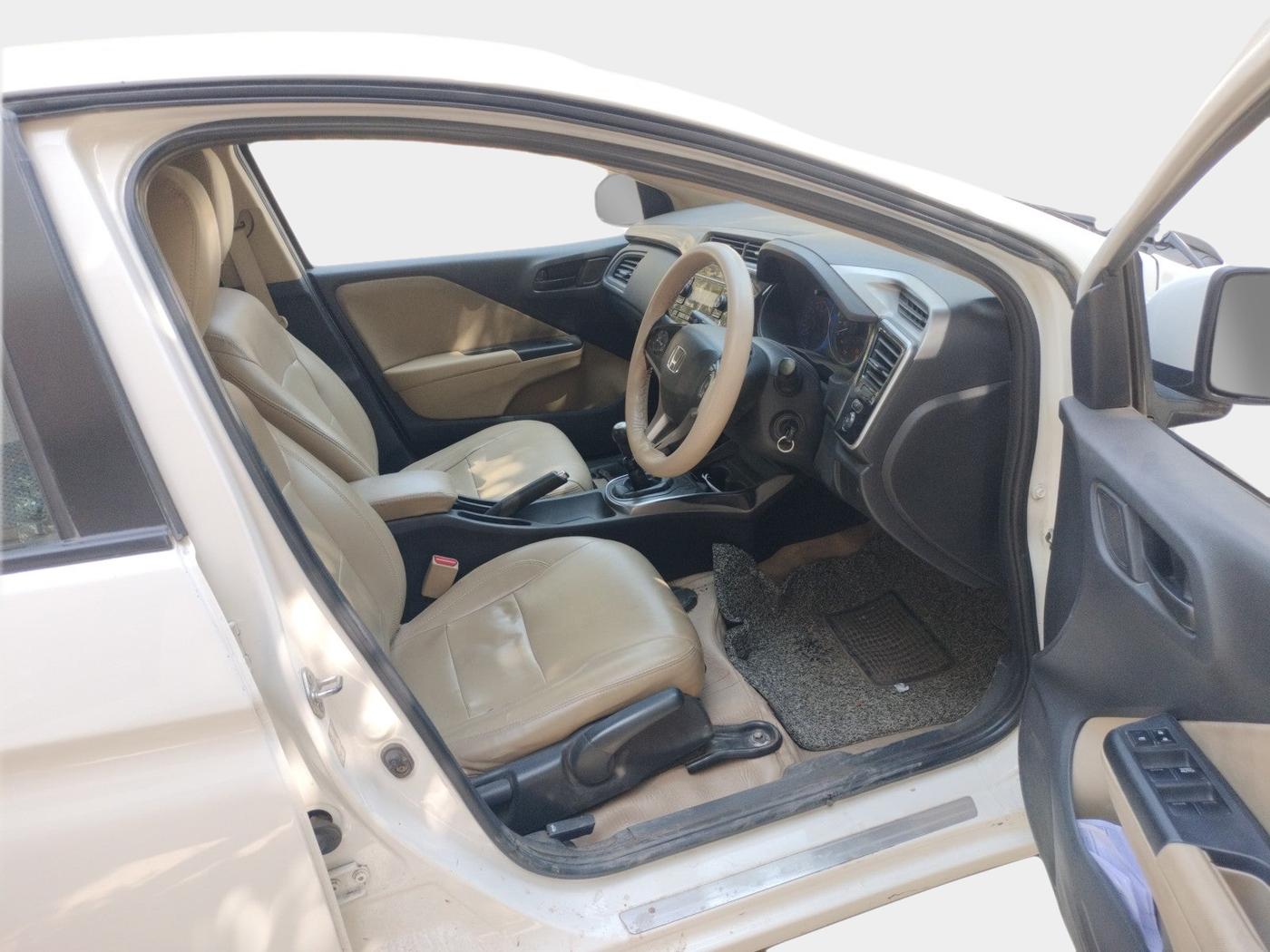 2015 Honda City 1.5L I-DTEC SV, Diesel, Manual, 3,46,876 km, interior