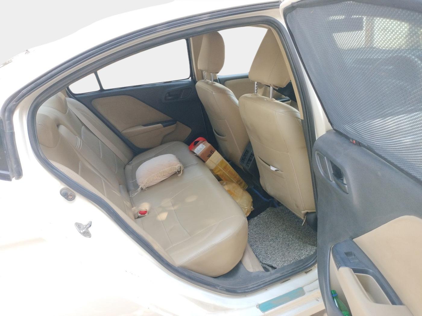2015 Honda City 1.5L I-DTEC SV, Diesel, Manual, 3,46,876 km, interior