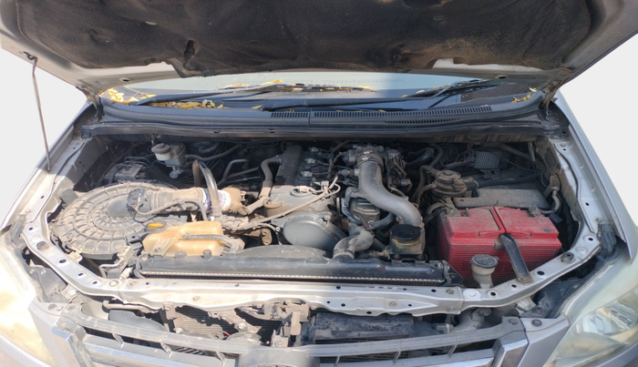 2013 Toyota Innova 2.5 GX 7 STR, Diesel, Manual, 3,82,332 km, exterior