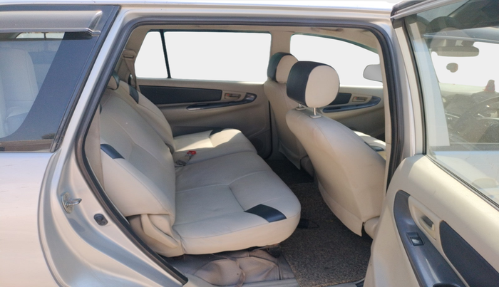 2013 Toyota Innova 2.5 GX 7 STR, Diesel, Manual, 3,82,332 km, interior