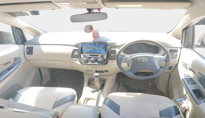 2013 Toyota Innova 2.5 GX 7 STR, Diesel, Manual, 3,82,332 km, interior