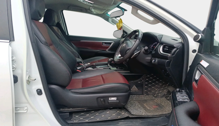 2023 Toyota Fortuner 4X2 AT 2.8 LEGENDER, Diesel, Automatic, 49,632 km, interior