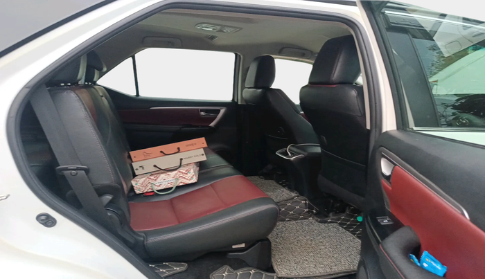 2023 Toyota Fortuner 4X2 AT 2.8 LEGENDER, Diesel, Automatic, 49,632 km, interior