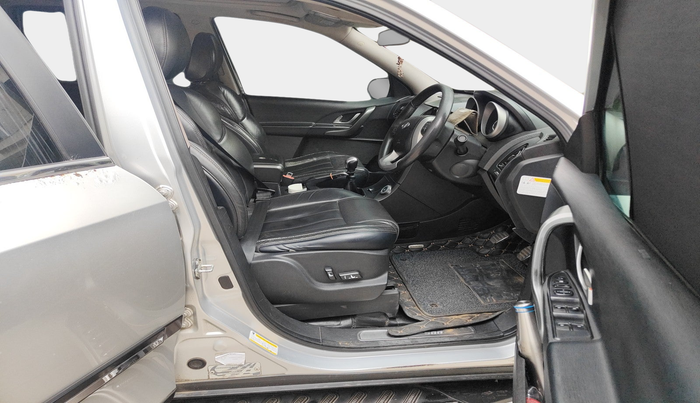 2017 Mahindra XUV500 W10, Diesel, Manual, 1,79,675 km, interior
