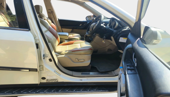 2016 Mahindra XUV500 W10 AT, Diesel, Automatic, 95,000 km, interior
