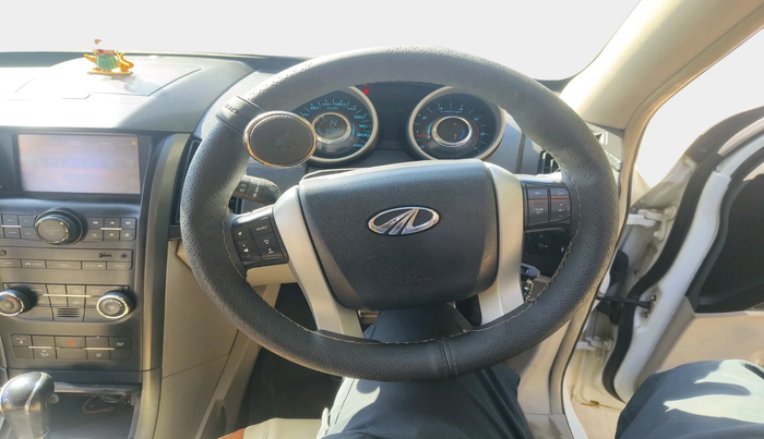 2016 Mahindra XUV500 W10 AT, Diesel, Automatic, 95,000 km, interior