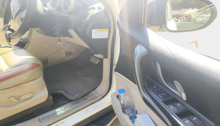 2016 Mahindra XUV500 W10 AT, Diesel, Automatic, 95,000 km, interior