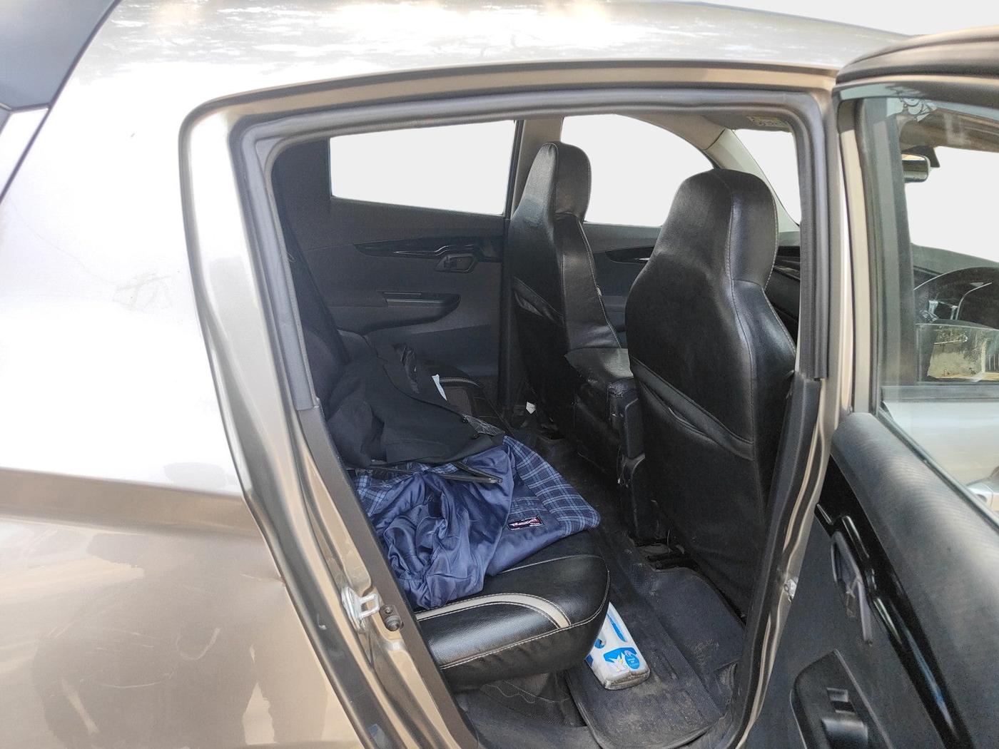 2018 Mahindra KUV 100 NXT K8 P 6 STR, Petrol, Manual, 66,108 km, interior