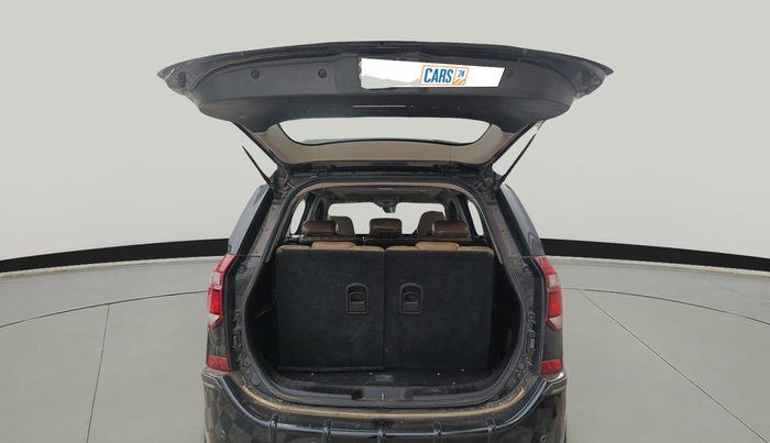 2018 Mahindra XUV500 W11, Diesel, Manual, 1,23,796 km, exterior