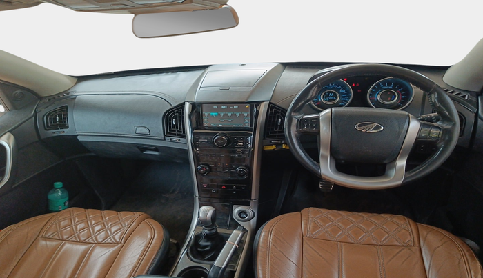 2018 Mahindra XUV500 W11, Diesel, Manual, 1,23,796 km, interior